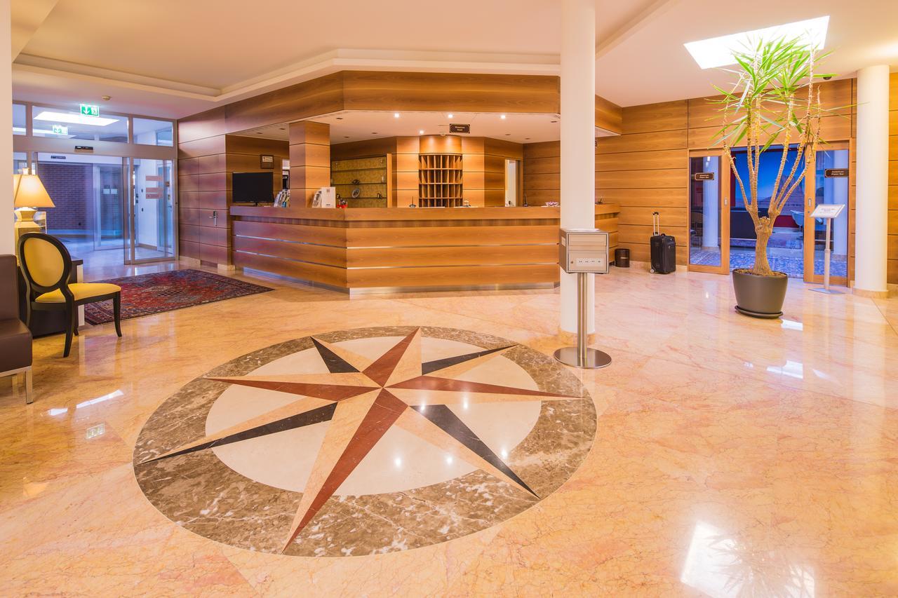 Hotel Coronado Мендризио Екстериор снимка